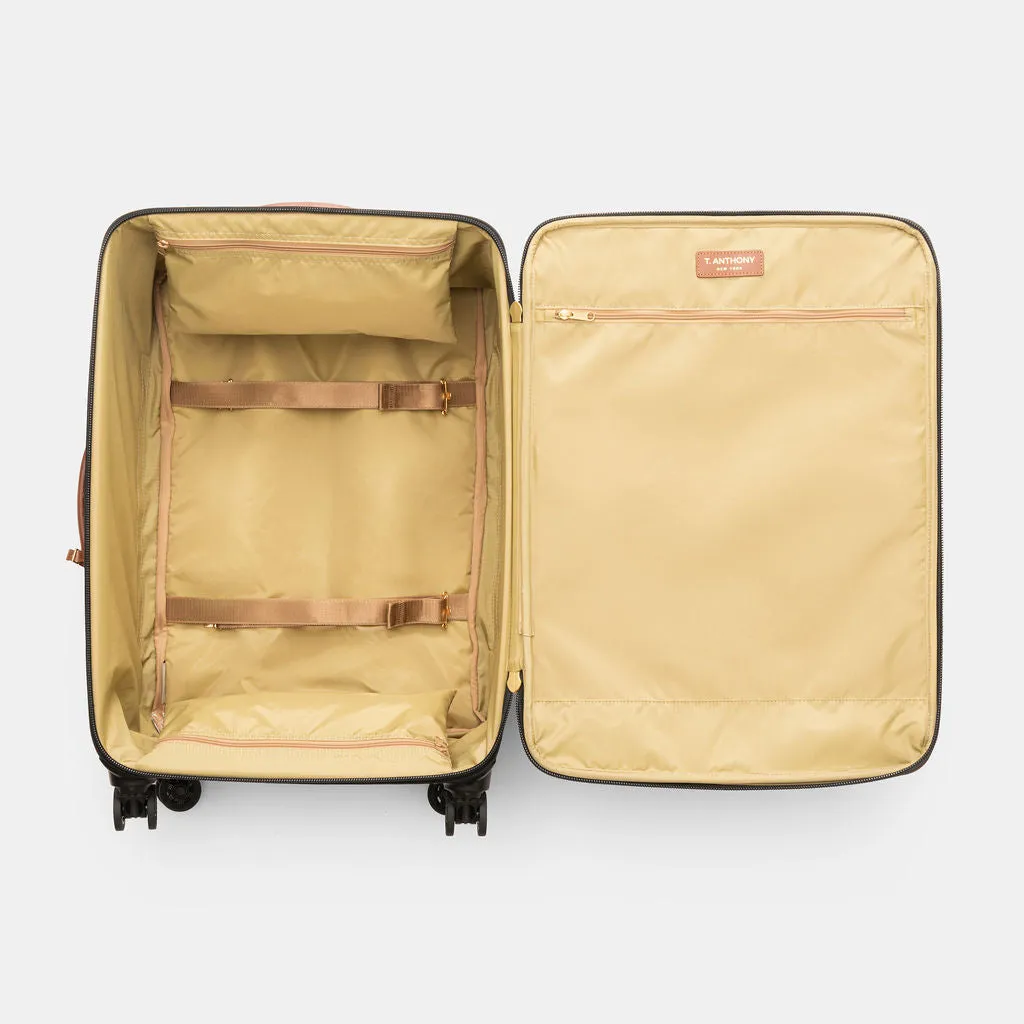 26" LIGHTWEIGHT WHEELED CASE WITH 4 WHEELS