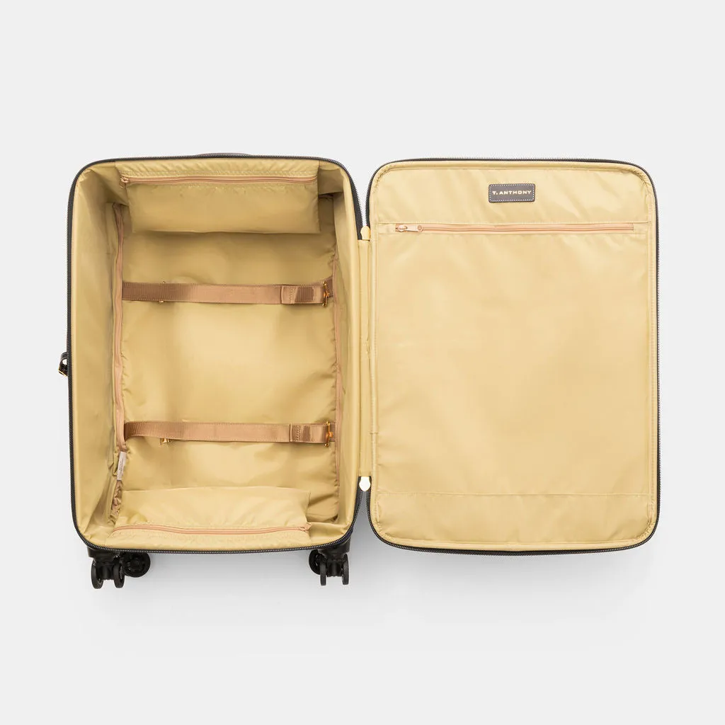 26" LIGHTWEIGHT WHEELED CASE WITH 4 WHEELS