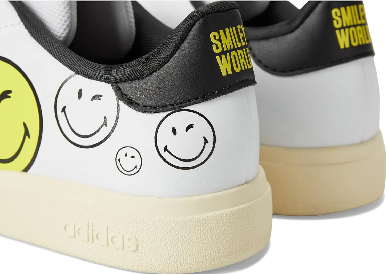 adidas Unisex-Child Smiley World Advantage Sportswear Shoes (Big Kid) Sneaker