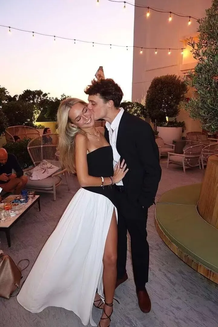 Satin Halter Bridesmaid Dresses for Wedding Strapless A Line Prom Dress with Scarf Long Formal Maxi Dress with Slit