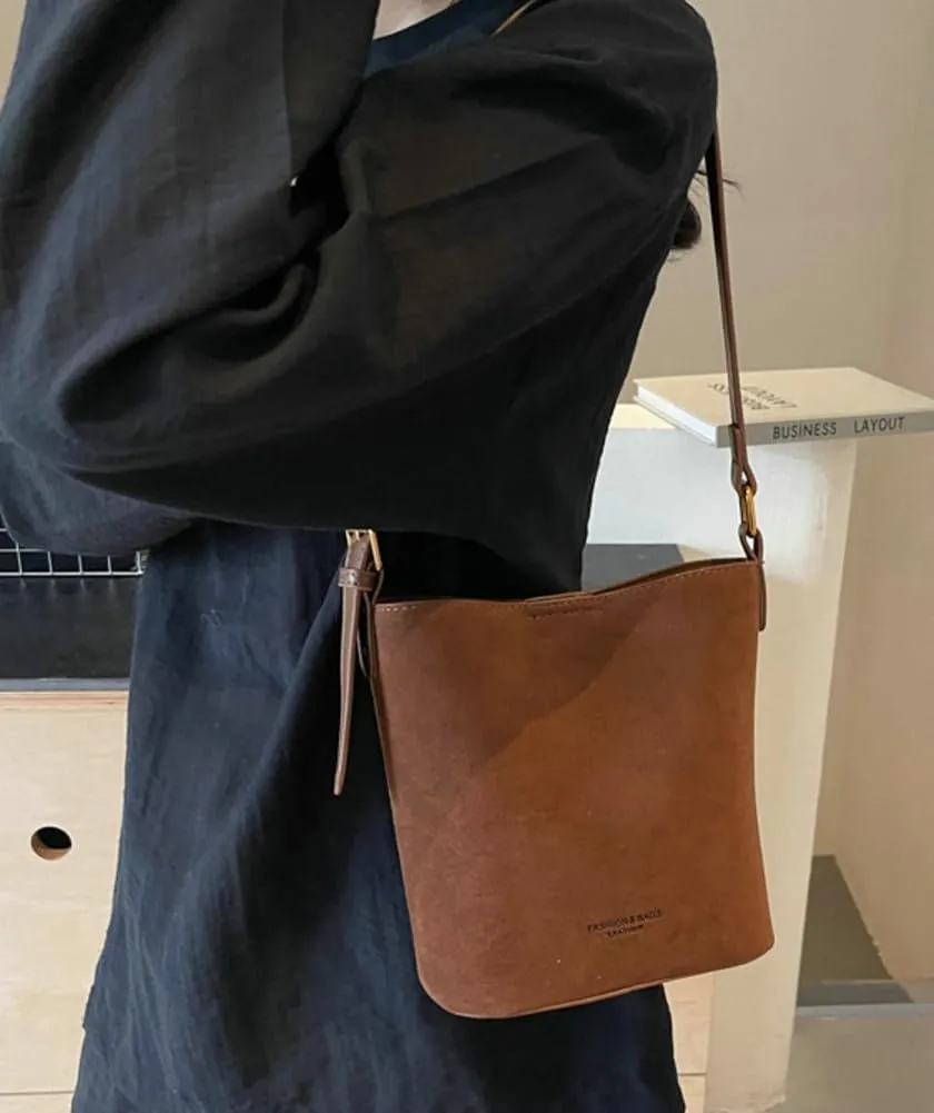Suede Bucket Bag Shoulder Underarm Bag for Women Suede Satchels Handbag Crossbody Bag Slouchy Shoulder Bag Tote Purse